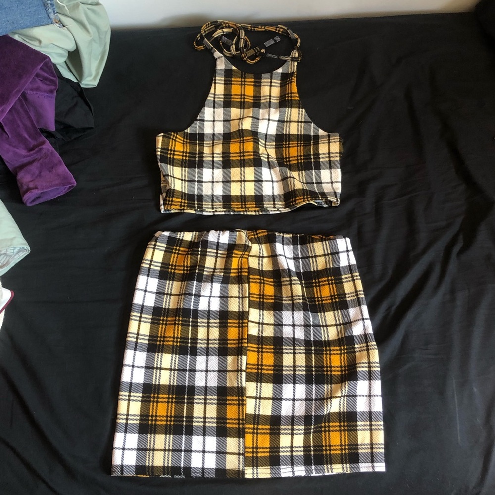 2 PIECE CLUELESS SET